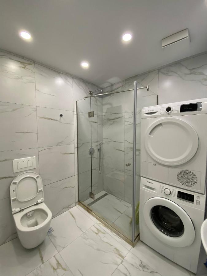 Komatas Modern Apartments In Bllok Area ティラナ エクステリア 写真