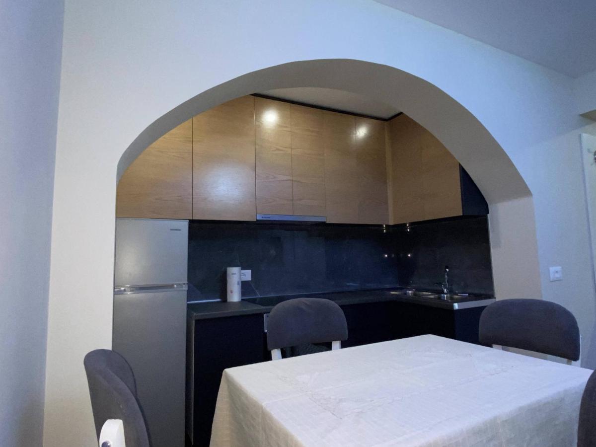 Komatas Modern Apartments In Bllok Area ティラナ エクステリア 写真